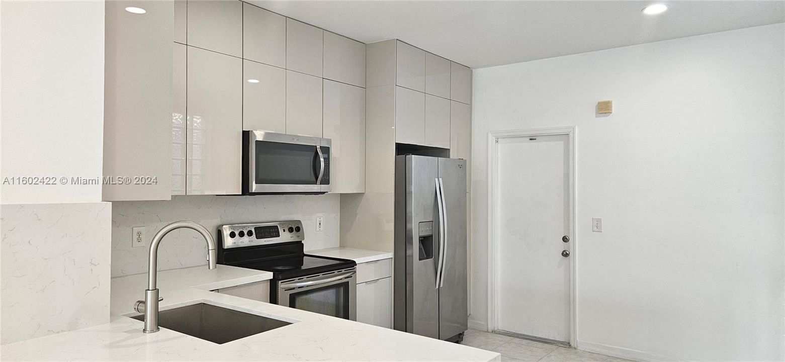 Active With Contract: $3,600 (3 beds, 2 baths, 1443 Square Feet)