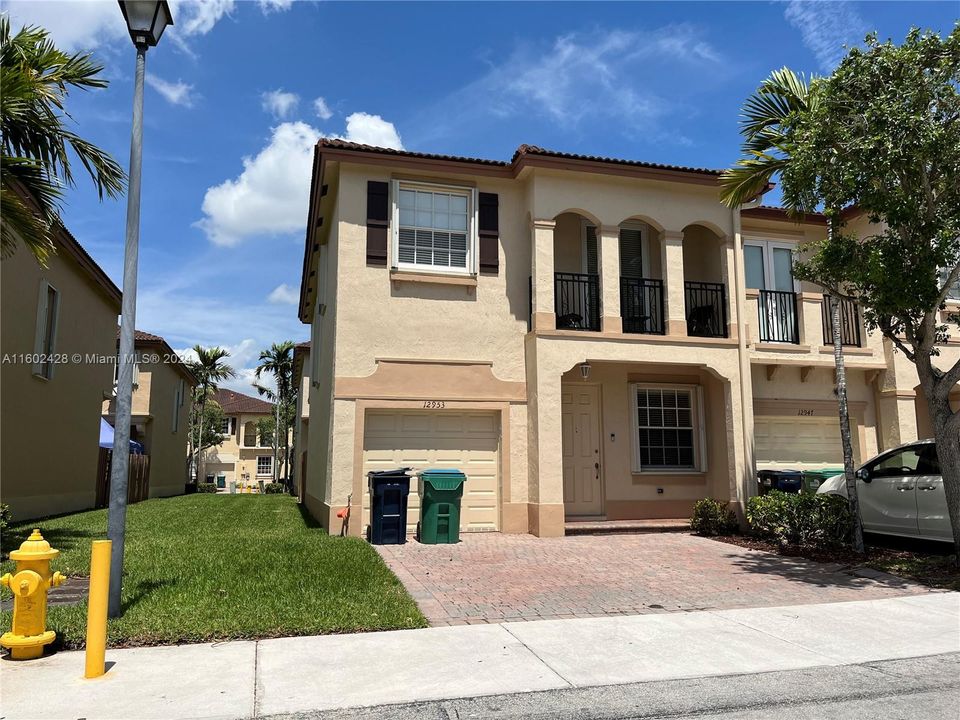 Active With Contract: $515,000 (3 beds, 2 baths, 1758 Square Feet)