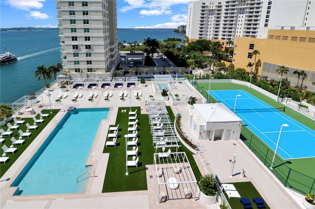 Active With Contract: $2,700 (1 beds, 1 baths, 682 Square Feet)