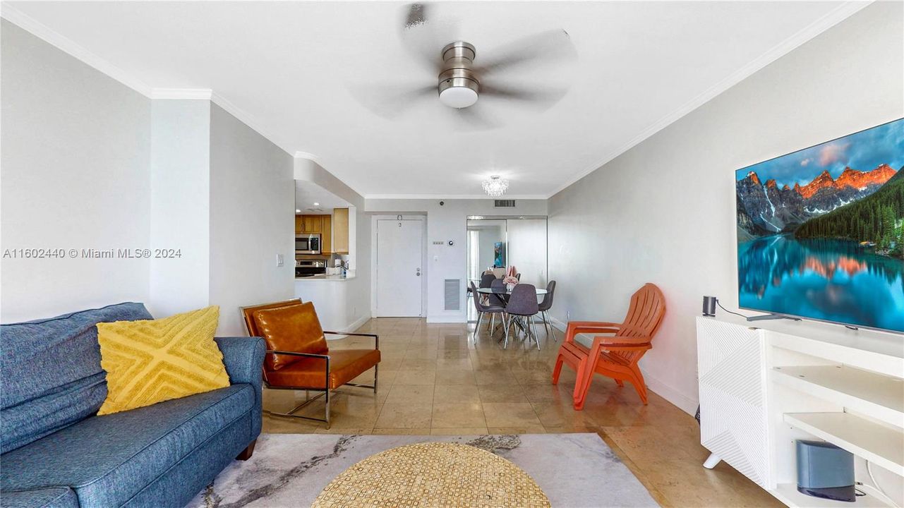 Active With Contract: $2,700 (1 beds, 1 baths, 682 Square Feet)