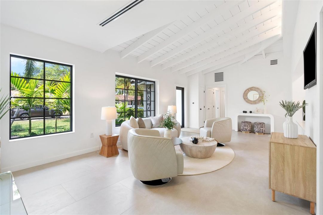 For Sale: $1,495,000 (3 beds, 2 baths, 1429 Square Feet)