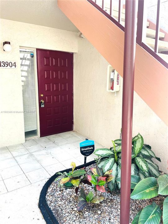 Active With Contract: $1,850 (1 beds, 1 baths, 862 Square Feet)