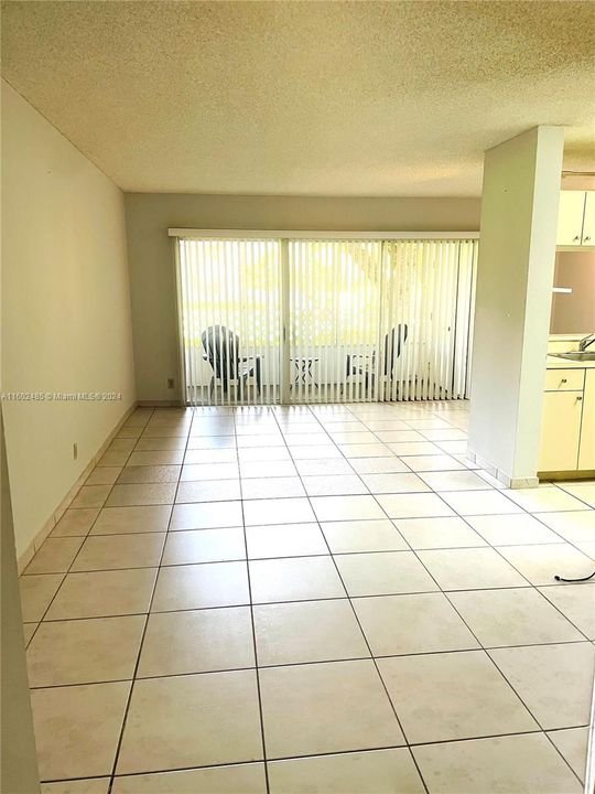 Active With Contract: $1,850 (1 beds, 1 baths, 862 Square Feet)