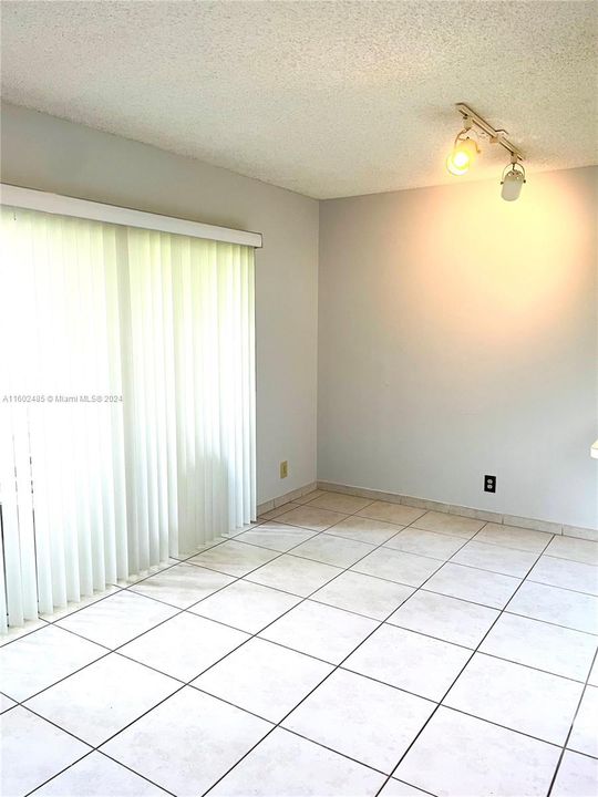 Active With Contract: $1,850 (1 beds, 1 baths, 862 Square Feet)