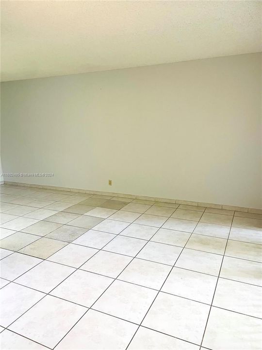 Active With Contract: $1,850 (1 beds, 1 baths, 862 Square Feet)