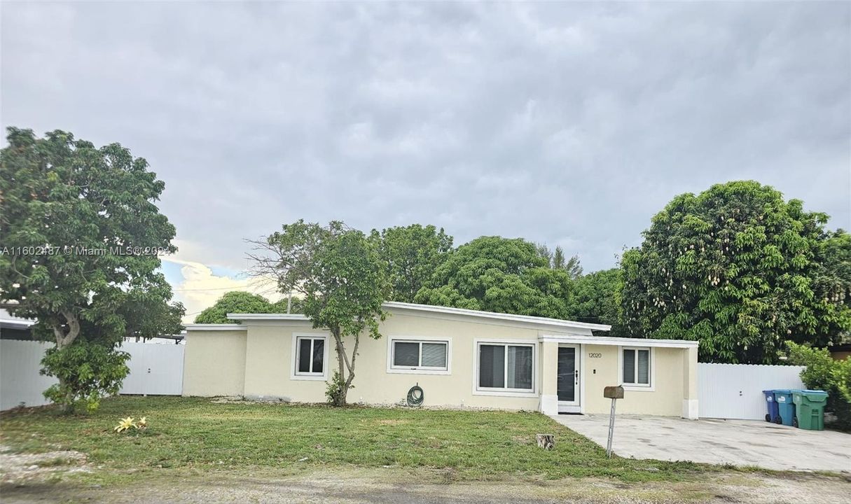 Active With Contract: $500,000 (3 beds, 2 baths, 1246 Square Feet)