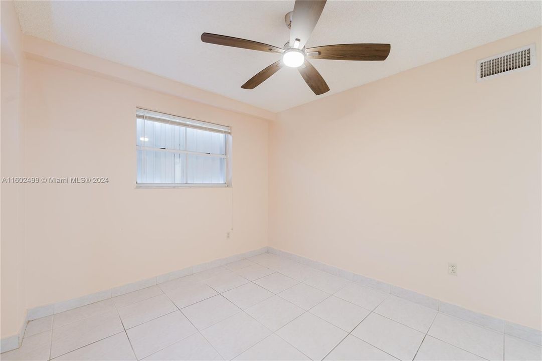 For Sale: $299,000 (3 beds, 2 baths, 1063 Square Feet)