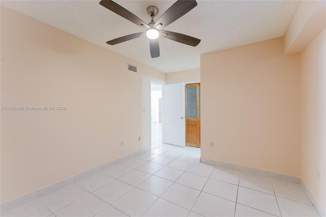 For Sale: $299,000 (3 beds, 2 baths, 1063 Square Feet)