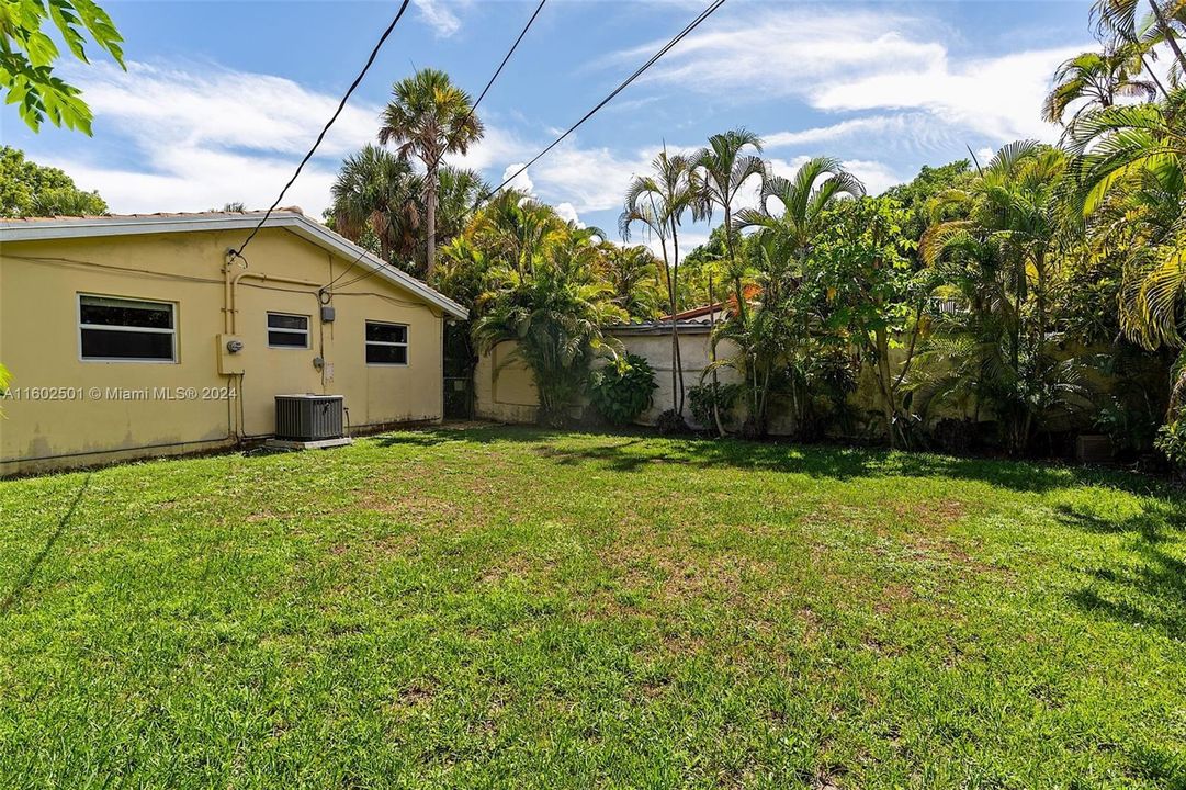 For Sale: $1,350,000 (3 beds, 2 baths, 1735 Square Feet)