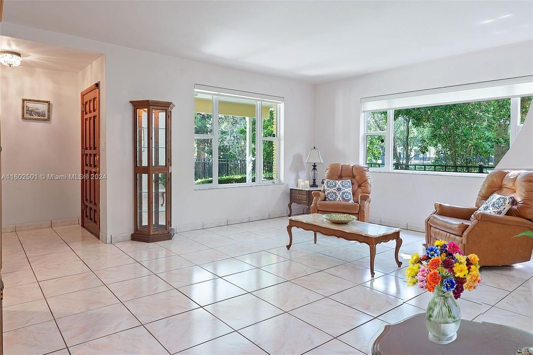 Recently Sold: $1,350,000 (3 beds, 2 baths, 1735 Square Feet)