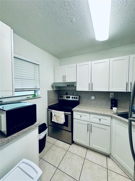 For Sale: $218,990 (2 beds, 1 baths, 801 Square Feet)