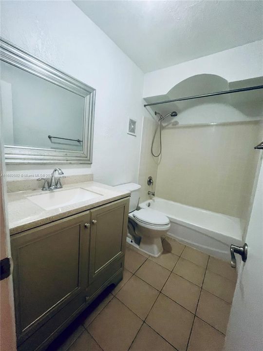 For Sale: $218,990 (2 beds, 1 baths, 801 Square Feet)