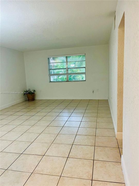 Recently Sold: $218,990 (2 beds, 1 baths, 801 Square Feet)