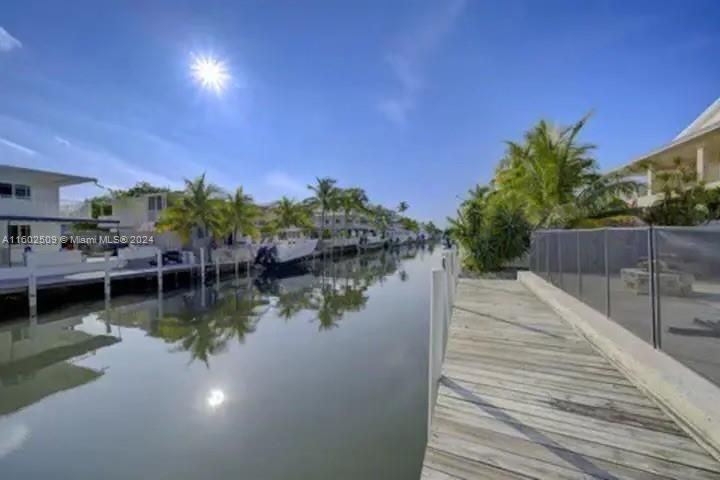 For Sale: $1,450,000 (3 beds, 2 baths, 1944 Square Feet)