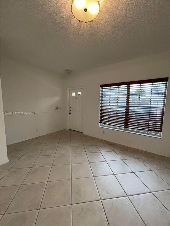 Vendido Recientemente: $404,999 (2 camas, 1 baños, 1110 Pies cuadrados)