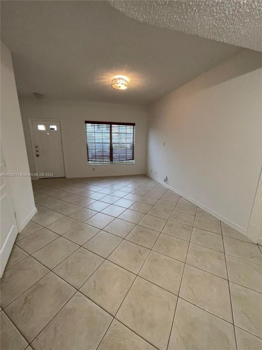 Active With Contract: $404,999 (2 beds, 1 baths, 1110 Square Feet)