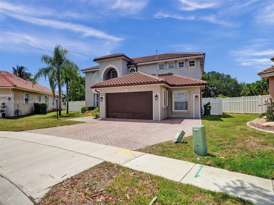 Active With Contract: $1,250,000 (5 beds, 4 baths, 3205 Square Feet)