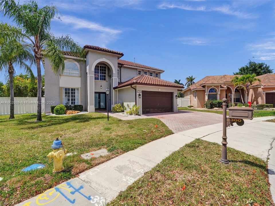 Active With Contract: $1,250,000 (5 beds, 4 baths, 3205 Square Feet)