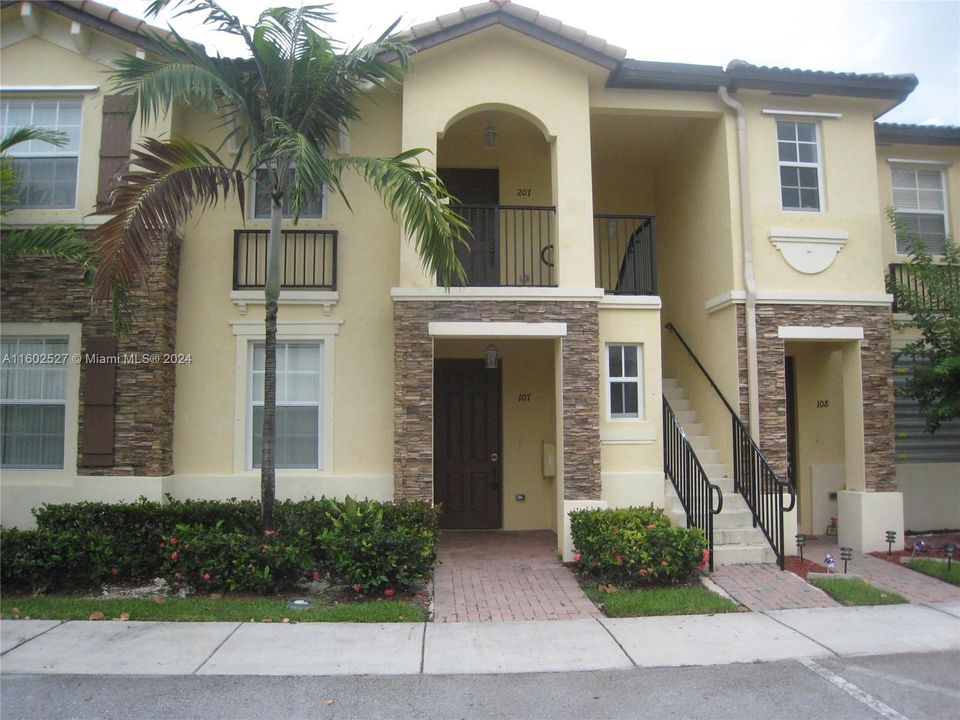 For Sale: $290,000 (3 beds, 2 baths, 1062 Square Feet)