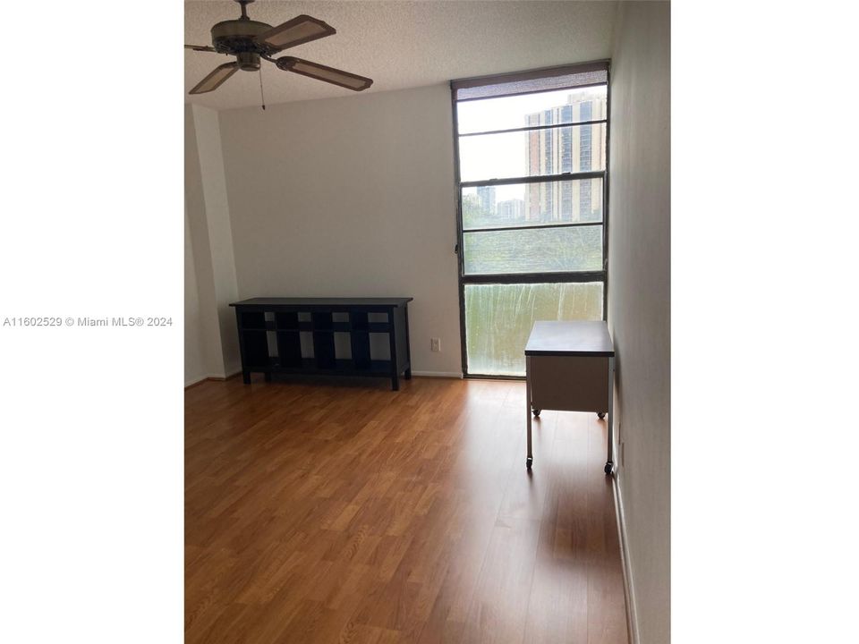 For Sale: $240,000 (1 beds, 1 baths, 741 Square Feet)