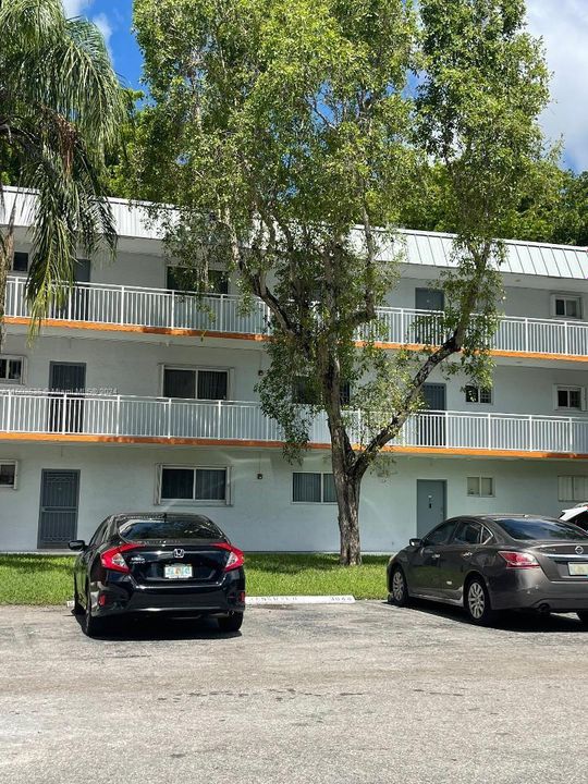 Recently Rented: $2,500 (2 beds, 2 baths, 840 Square Feet)