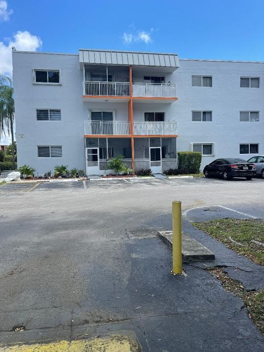 Recently Rented: $2,500 (2 beds, 2 baths, 840 Square Feet)