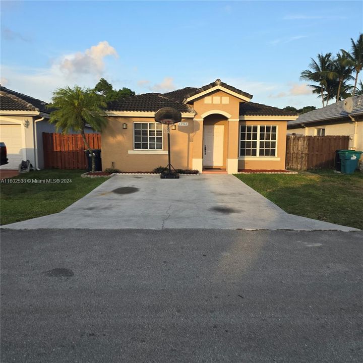 Active With Contract: $510,000 (3 beds, 2 baths, 1276 Square Feet)