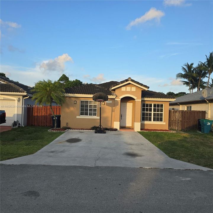 Active With Contract: $510,000 (3 beds, 2 baths, 1276 Square Feet)