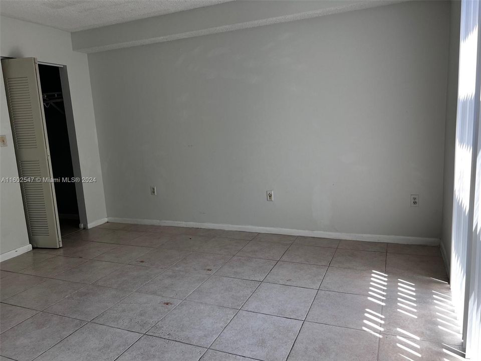 For Rent: $2,200 (2 beds, 2 baths, 898 Square Feet)