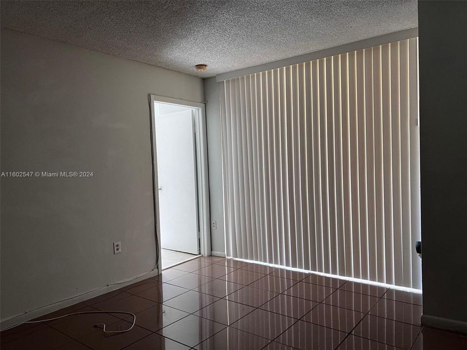 For Rent: $2,200 (2 beds, 2 baths, 898 Square Feet)