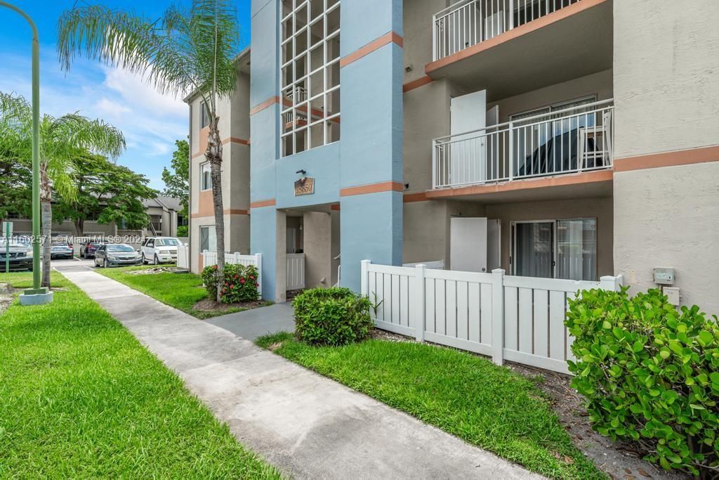 Recently Sold: $284,999 (2 beds, 2 baths, 1106 Square Feet)