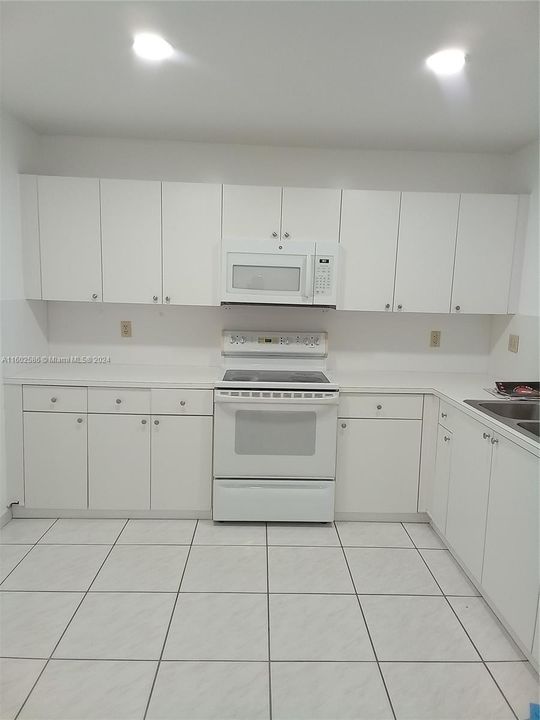 Recently Rented: $2,950 (3 beds, 2 baths, 1150 Square Feet)