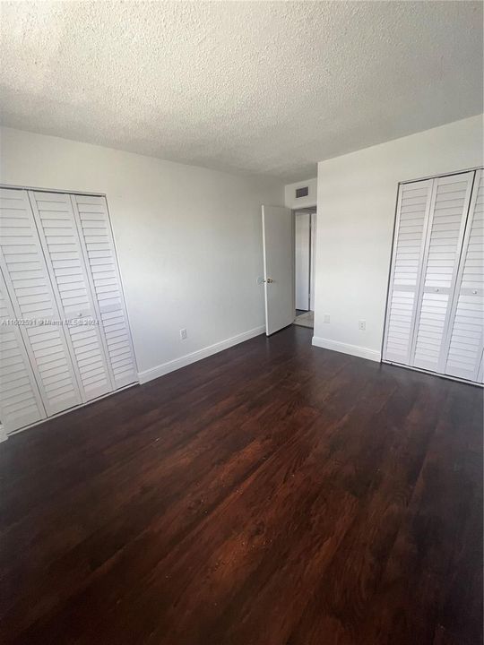 Active With Contract: $2,200 (2 beds, 2 baths, 870 Square Feet)