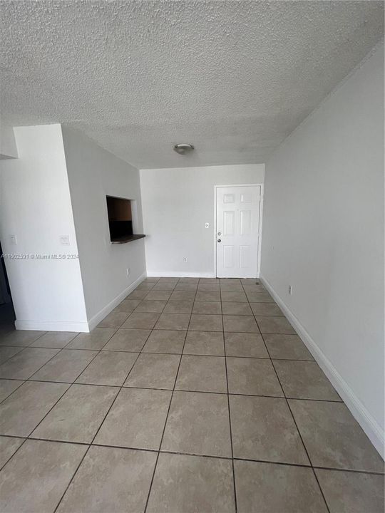 Active With Contract: $2,200 (2 beds, 2 baths, 870 Square Feet)