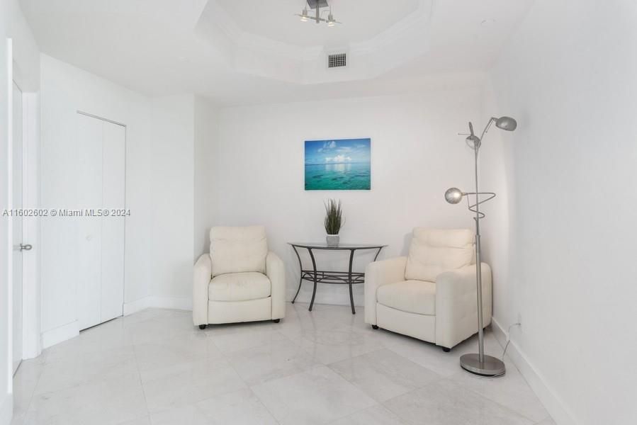 Active With Contract: $5,100 (1 beds, 1 baths, 1160 Square Feet)