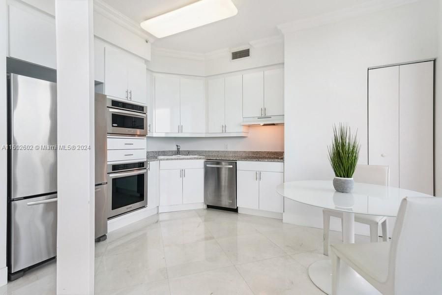 Active With Contract: $5,100 (1 beds, 1 baths, 1160 Square Feet)