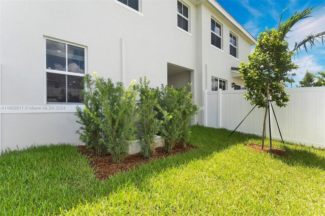 Active With Contract: $4,000 (3 beds, 2 baths, 1738 Square Feet)