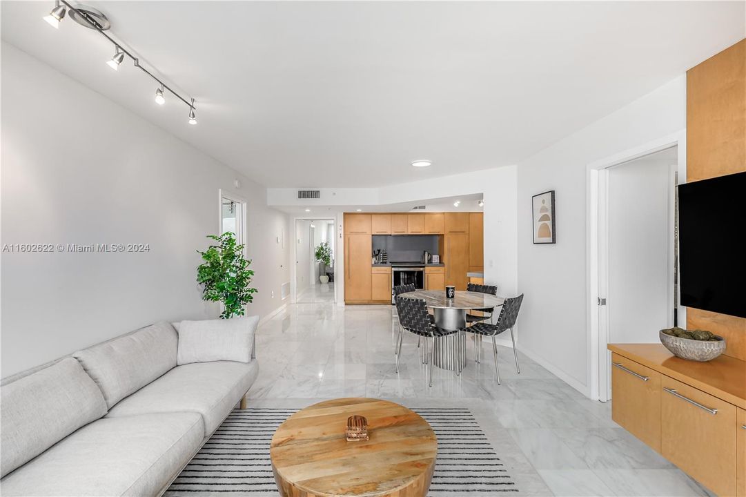 For Sale: $1,525,000 (2 beds, 2 baths, 1270 Square Feet)