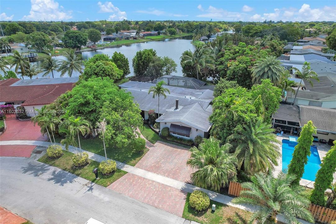 Active With Contract: $800,000 (4 beds, 2 baths, 2463 Square Feet)