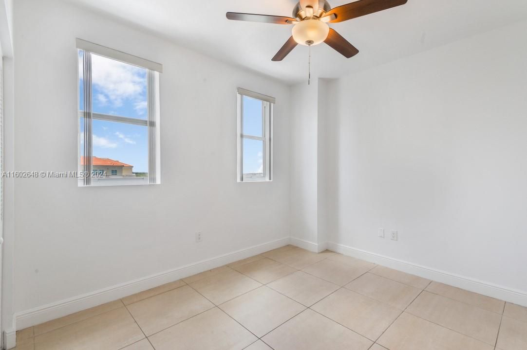 For Sale: $435,000 (2 beds, 2 baths, 1156 Square Feet)