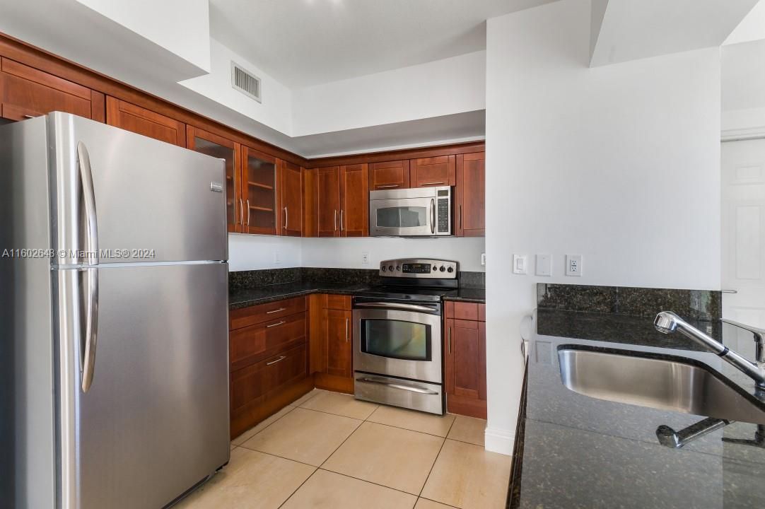 For Sale: $435,000 (2 beds, 2 baths, 1156 Square Feet)