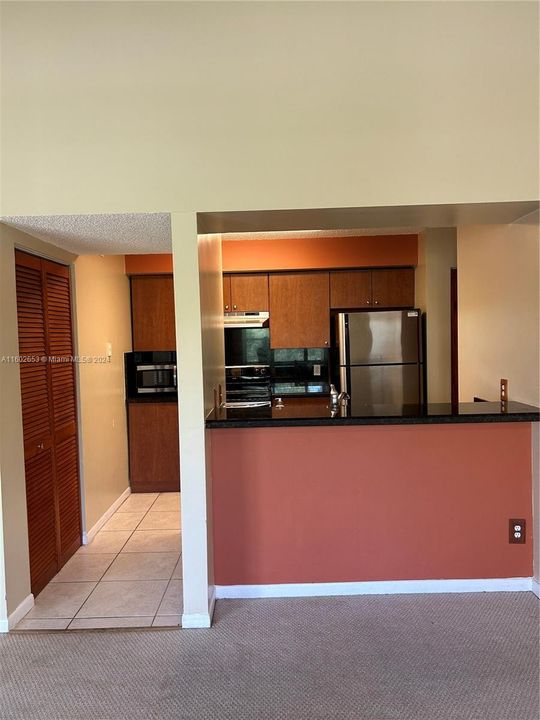 For Rent: $1,890 (1 beds, 1 baths, 841 Square Feet)