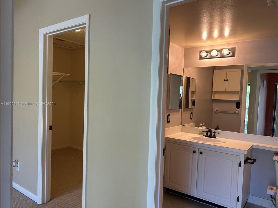 Recently Rented: $1,890 (1 beds, 1 baths, 841 Square Feet)