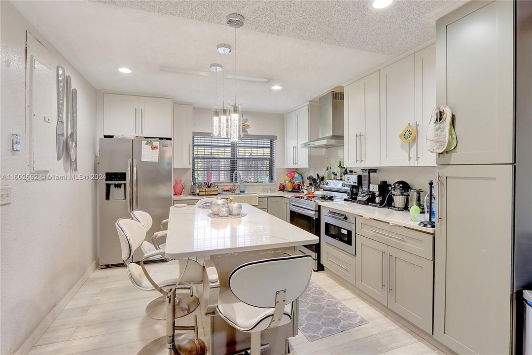 5th Unit 3/2 with washer and dryer , owner unit.