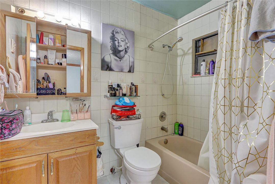 5th unit 3/2 with washer and dryer , owner unit.