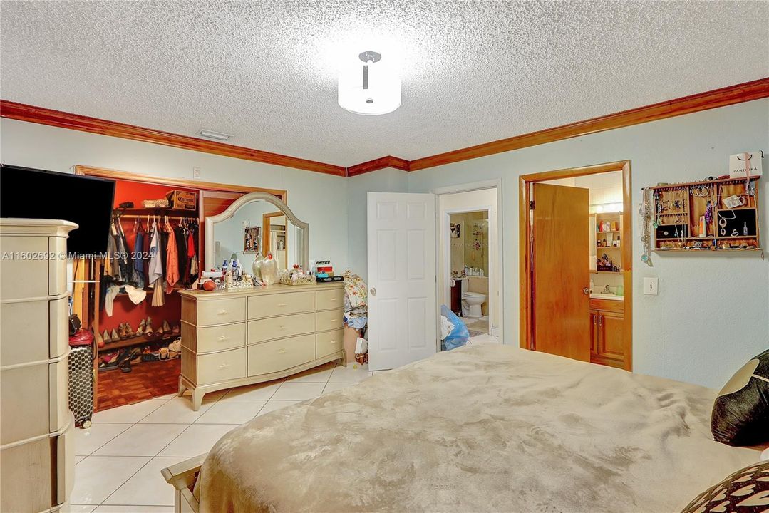 5th unit 3/2 with washer and dryer , owner unit.