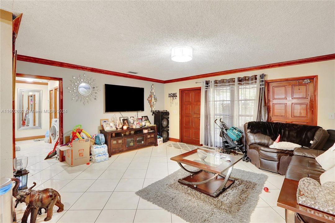 5th unit 3/2 with washer and dryer , owner unit.