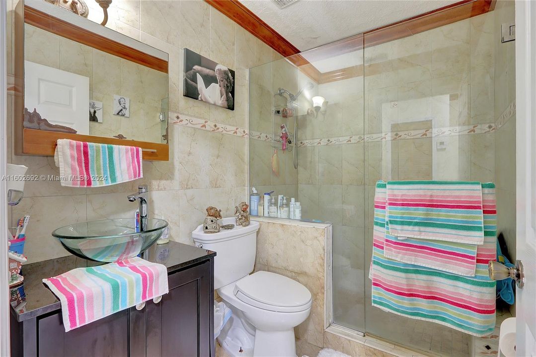 5th unit 3/2 with washer and dryer , owner unit.