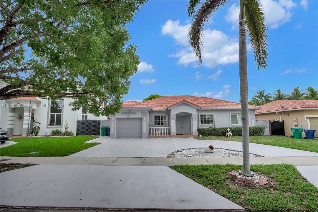 Recently Sold: $689,990 (3 beds, 2 baths, 2035 Square Feet)