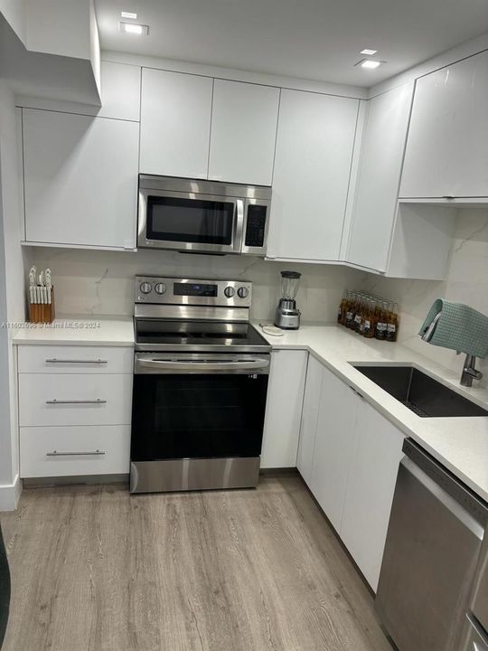 Active With Contract: $3,450 (2 beds, 2 baths, 1357 Square Feet)